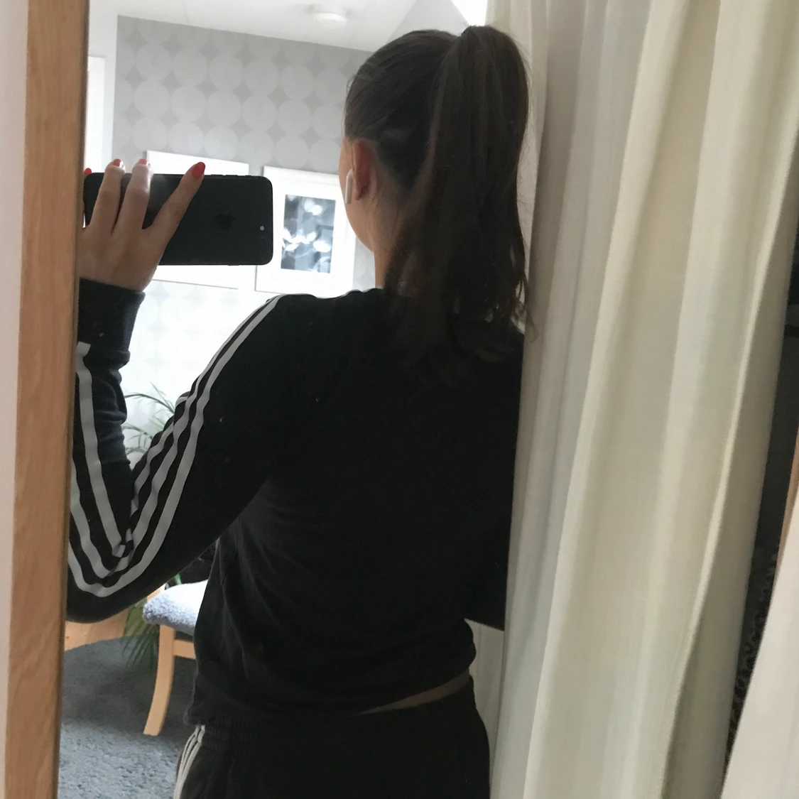 Svart adidaströja  - 91