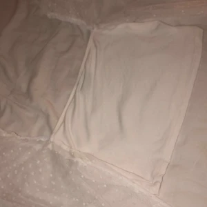 Vit topp - Vit topp med puffärmar