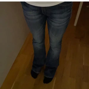 crocker jeans - lågmidjade jeans från crocker i storlek 27/32. passar någon som är runt 160cm