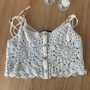 Virkad topp  - Från Zara. Använd 1 gång så i bra skick 