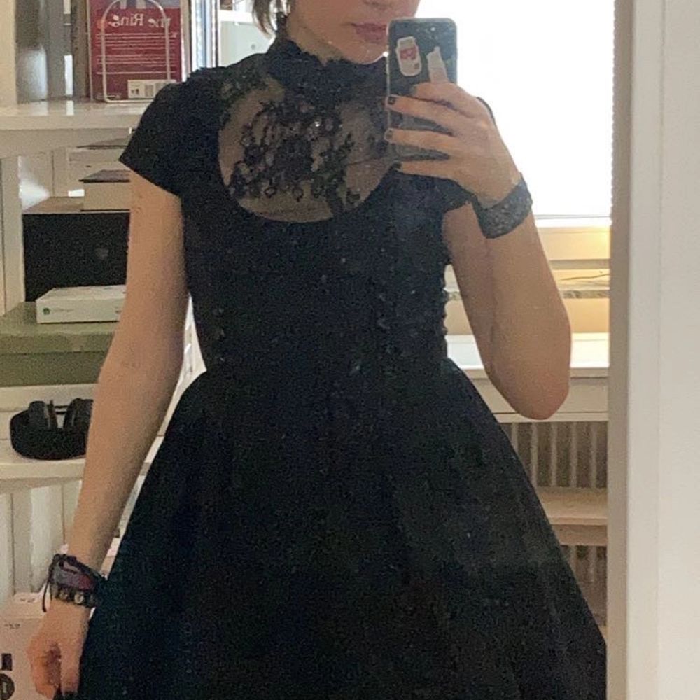 Häftig goth-klänning från Arsenik Butik. Inte använd då det ej är min stil. . Klänningar.