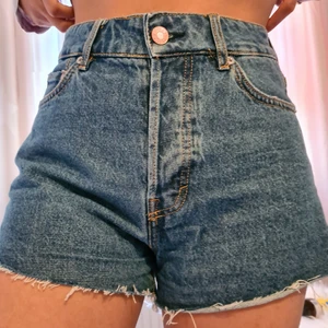 Strl 36 - Från hm kort jeans 