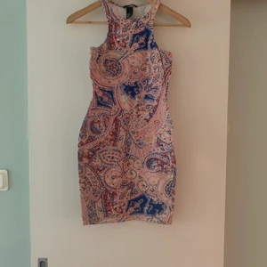 Klänning storlek XS - Jättefin klänning i trikå från H&M 