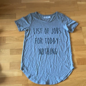t-shirt - Den är aldrig använda 
