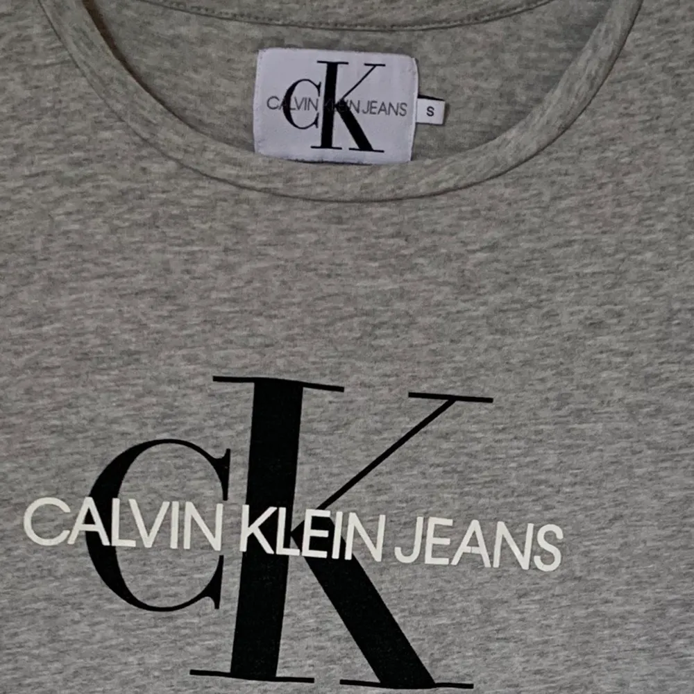T-shirt från calvin Klein i storlek S. Bra skick.. T-shirts.