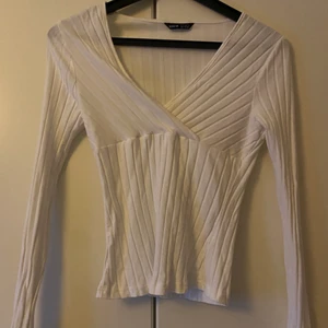 Tröja  - Aldrig använd tröja. Köparen står för frakten 🌸