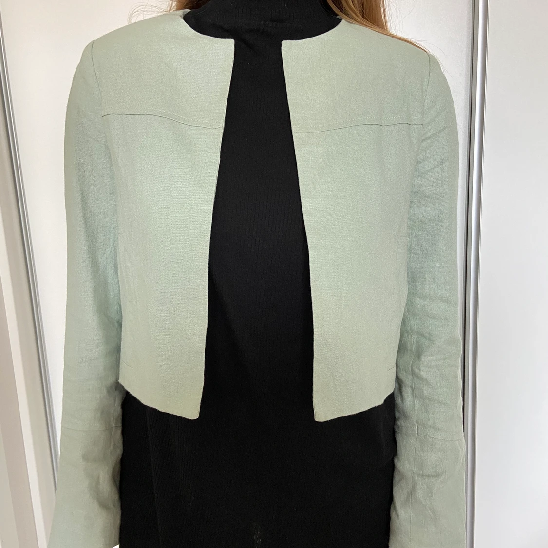 Mintgrön jacka i linne. Oanvänd - 90