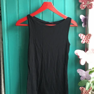 Svart linne - Svart supermjukt linne som tyvärr inte kommer till användning. Står ingen storlek men skulle säga att det passa för S och M och kanske L