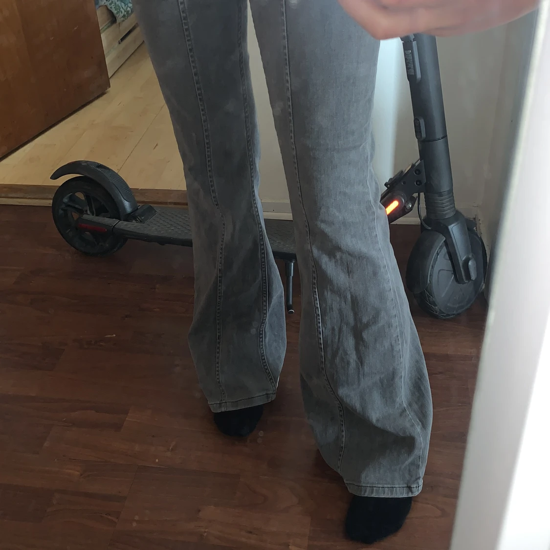 Jätte fina gråa boutcut jeans  - 91