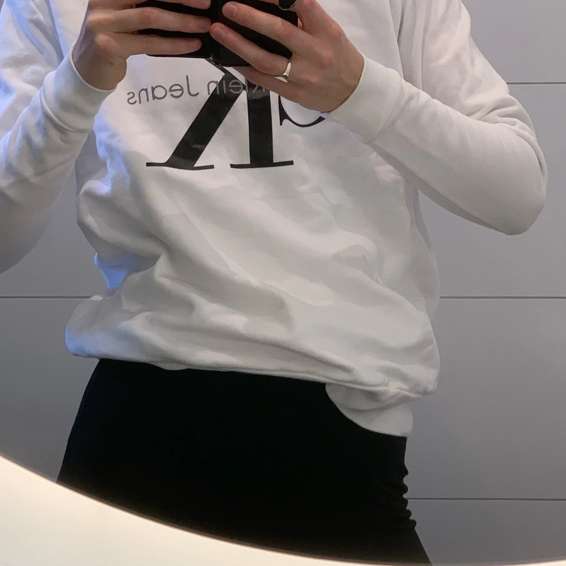 Calvin Klein tröja vit/svart text, small - 90