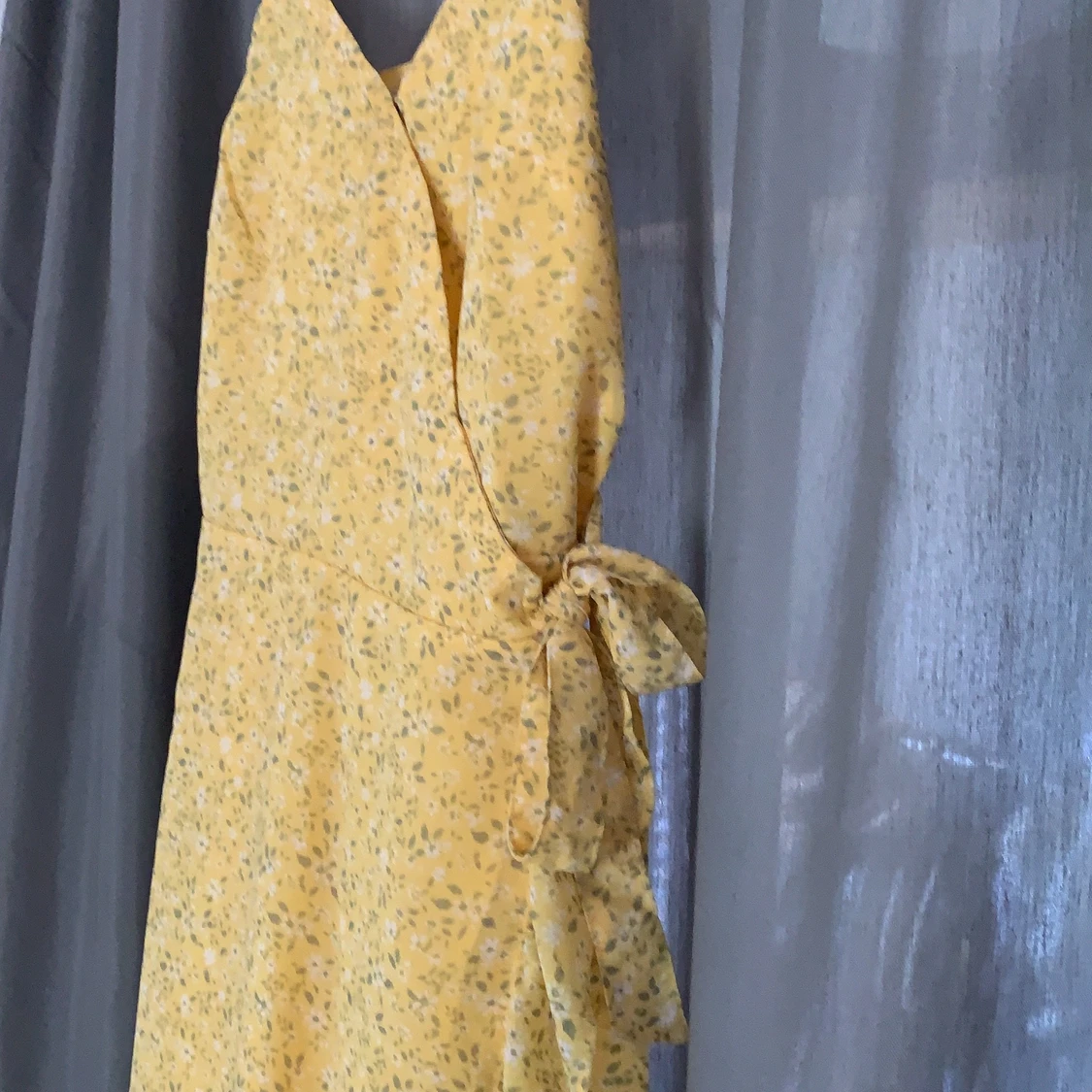 Gul klänning från hollister - 90