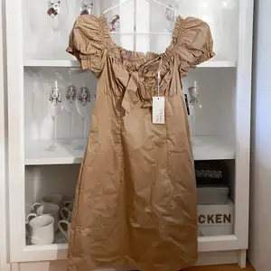 Helt ny klänning från Nelly.com, stl 34