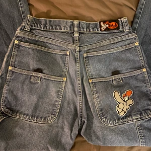 Fyi - Osäker på om jag vill sälja så buda i kommentarerna eller skriv privat. Fyi jeans köpta här på plick, assnygga, insydda i midjan men lösa i benen