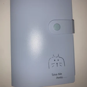 Binder för photocards - Bra skick, lite repor, visa sidor är lite böjda längst nere men det är inget problem :) 