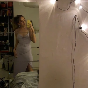 Bikbok klänning - Helt oanvänd klänning från bikbok, prislapp kvar! finns inte att köpa längre då den är köpt för ett tag sen. Super fin men har inget tillfälle att använda den.❤️