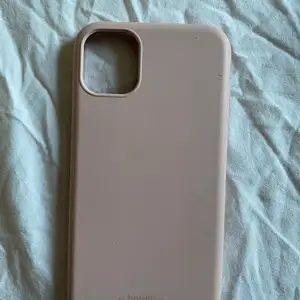 Fina holdit skal. Iphone 11. Det rosa sönder nedtill dom andra hela.        Det görna och genomskinliga 50kr/st och det rosa 30kr nan skicka bild på hur det ser ut nedtill vid intresse. Köparen står för frakt 