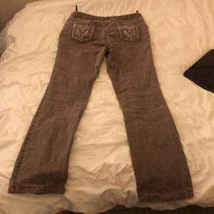 Snygga Bruna jeans som jag har köpt second hand. Jag vet inte vart dom är från. Size XS/S
