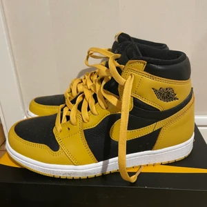Gula High top Jordans - Inköpt detta år för cirka 2400kr. Pris är diskuterbart