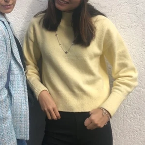 Gul tröja - Superfin tröja från & other stories. Skriv för fler bilder🥰