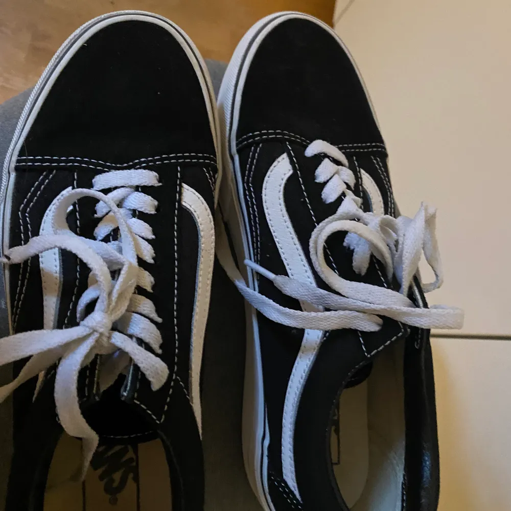 Vans med hög sula i storlek:39. Använda fåtal gånger. Skor.