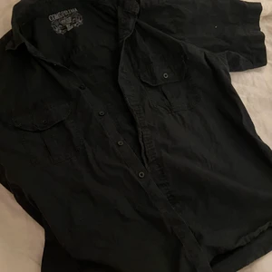 Skjorta!  - Kortärmad skjorta i storlek L