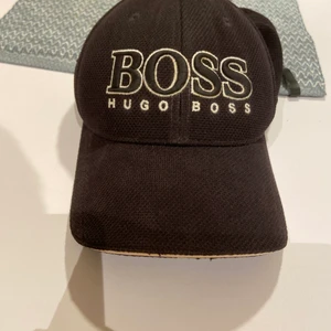 En fin Hugo boss keps - Säljs pågrund av att den inte används 