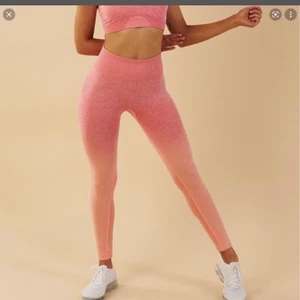 Gymshark ombre seamless - Säljer mina superfina, oanvända tights från gymshark. Superfin färg, peach/coral. Slutsålda.       Storlek S, i nyskick 