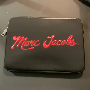 Marc Jacobs datafodral - Säljer detta grymt snygga Marc jacobs data fodral!