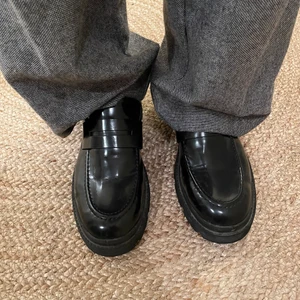 Låga kängor  - Ett par najs boots köpta på zara i fakeskinn! Använda ett par gånger men i väldigt bra skick! 