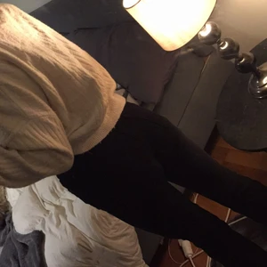 Gina byxor storlek XXS - Jag säljer doma super fina byxorna från Gina dom är knappt andvända och då jag säljer dom för att jag inte har dom till andvänding dom kostade 399 eller 499 kommer inte riktigt ihåg!