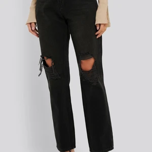 Jeans - Jeans från NA-KD köpta för ca 6 månader sedan med de är endast använda en gång💕köpta för 400