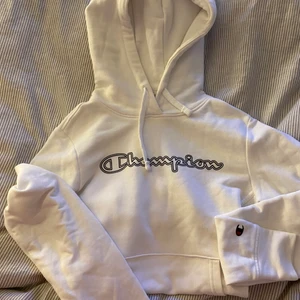 Champion hoodie - Vit champion hoodie i S, knappt använd🤍