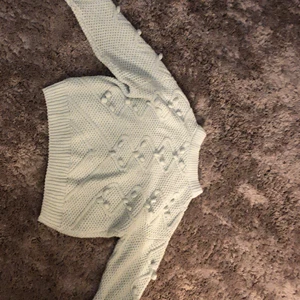 Turkos tröja  - Säljer denna tröja från zara, köpt cirka ett år sedan. Inte så använd. Bra skick skulle jag säga säljer den för 70kr❤️ kan mötas upp i stockholm