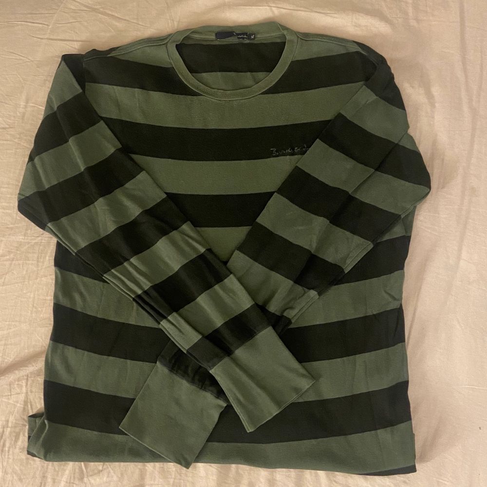 Grön och svartrandig tröja från brandelid stl XL💓 påminner om den trendiga tröjan från brandy!😛. Tröjor & Koftor.
