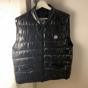 Moncler gui väst - moncler gui väst, fint skick