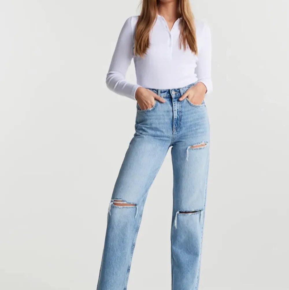  90s high waist jeans från gina. nypris 600;-, endast testade. säljer då dem inte passade på mig. lånade bilder.. Jeans & Byxor.