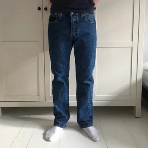 Levis 501 32x32 - Köpt här på Plick men passade inte riktigt mig så jag säljer de vidare! 