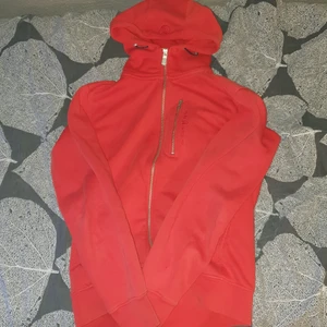 Sail racing  - Säljer en sail racing kofta, använd några gånger i storlek S köpt den för 1200