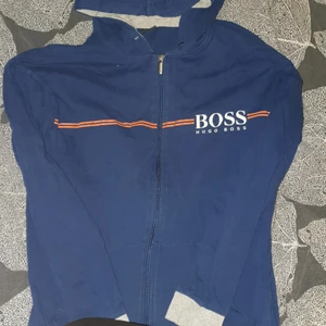Hugo boss kofta - Säljer en hugo boss kofta som är äkta i storlek M