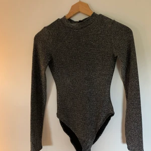 Body - Glittrig body använd 1 gång