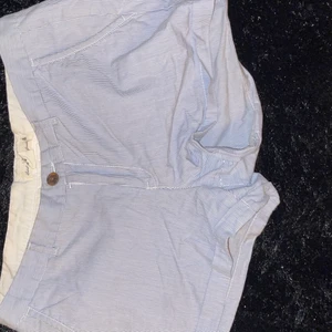 Shorts storlek 40  - Randiga fin short i storlek 40 men passar även 38. 