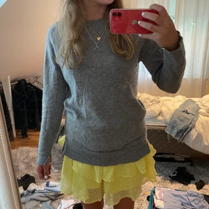 Gul kjol - En gul kjol som är för stor för mig och har därmed inte kommit till användning. Den är som ny och har alltså inget slitage! 