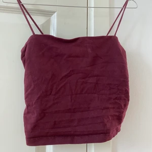 Gina linne - Gina linne i vinröd färg, strl S💕 