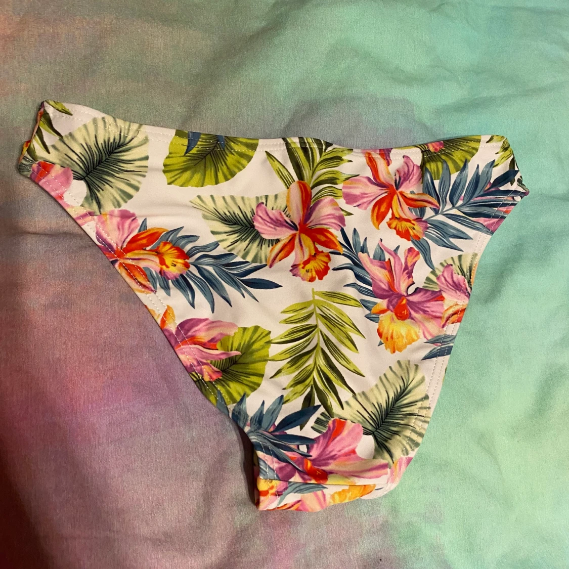 Bikinitrosa blommig - 90