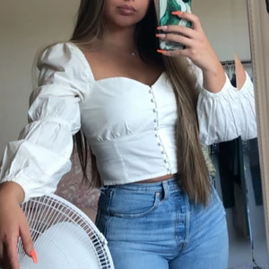 topp från nelly - bra skick, köpare står för frakt, kan mötas i malmö, 