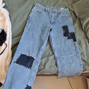 Wrangler jeans - Storlek L, i herrstorlek. Köptes på plick men blev fel storlek för mig.