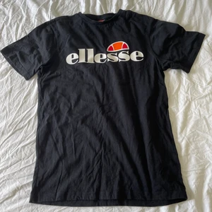 Ellesse T-shirt - Cool t-shorts från Ellesse, st 38❣️100kr+frakt