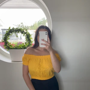 Gul topp  - Gul Offshoulder topp, 