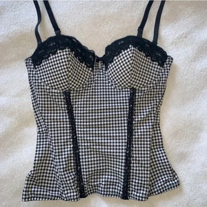 Korsett - Söt rutig korsett med spännen där bak 🤍 lägger upp igen