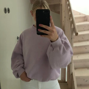 Sweatshirt  - En sweatshirt från Nelly i storlek M. Köparen står för frakten💖